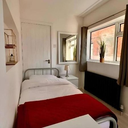 Private Single Room With Ensuite In Chorlton 맨체스터 외부 사진